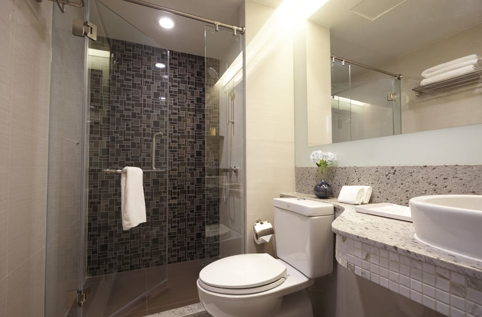 Deluxe Double Room | Bathroom | Shower, hair dryer, slippers, bidet