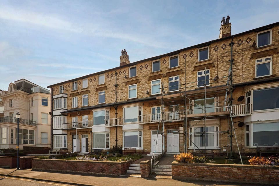 The Beach, Filey - Host & Stay