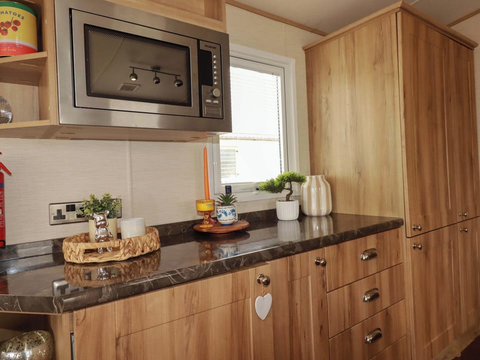 Dishwasher, cookware/dishes/utensils