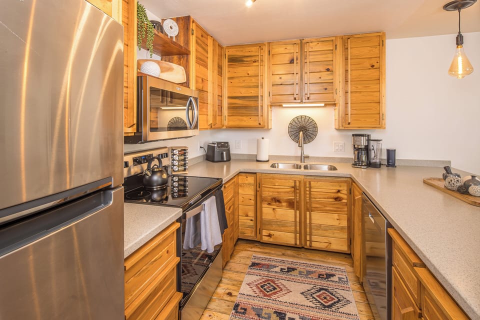 Fully equipped kitchen with new appliances | Main Level