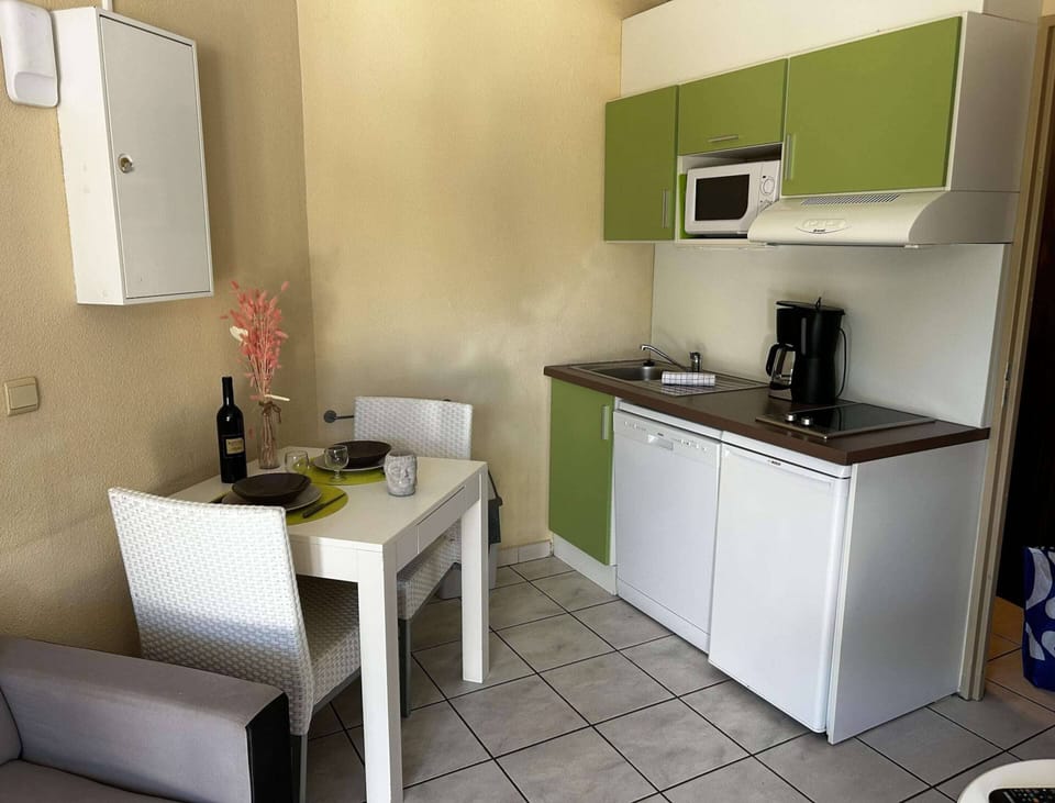 Cottage | Private kitchen | Highchair