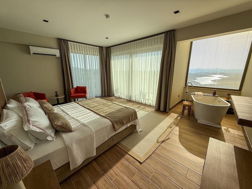Junior Suite, Balcony, Lake View | In-room safe, free WiFi