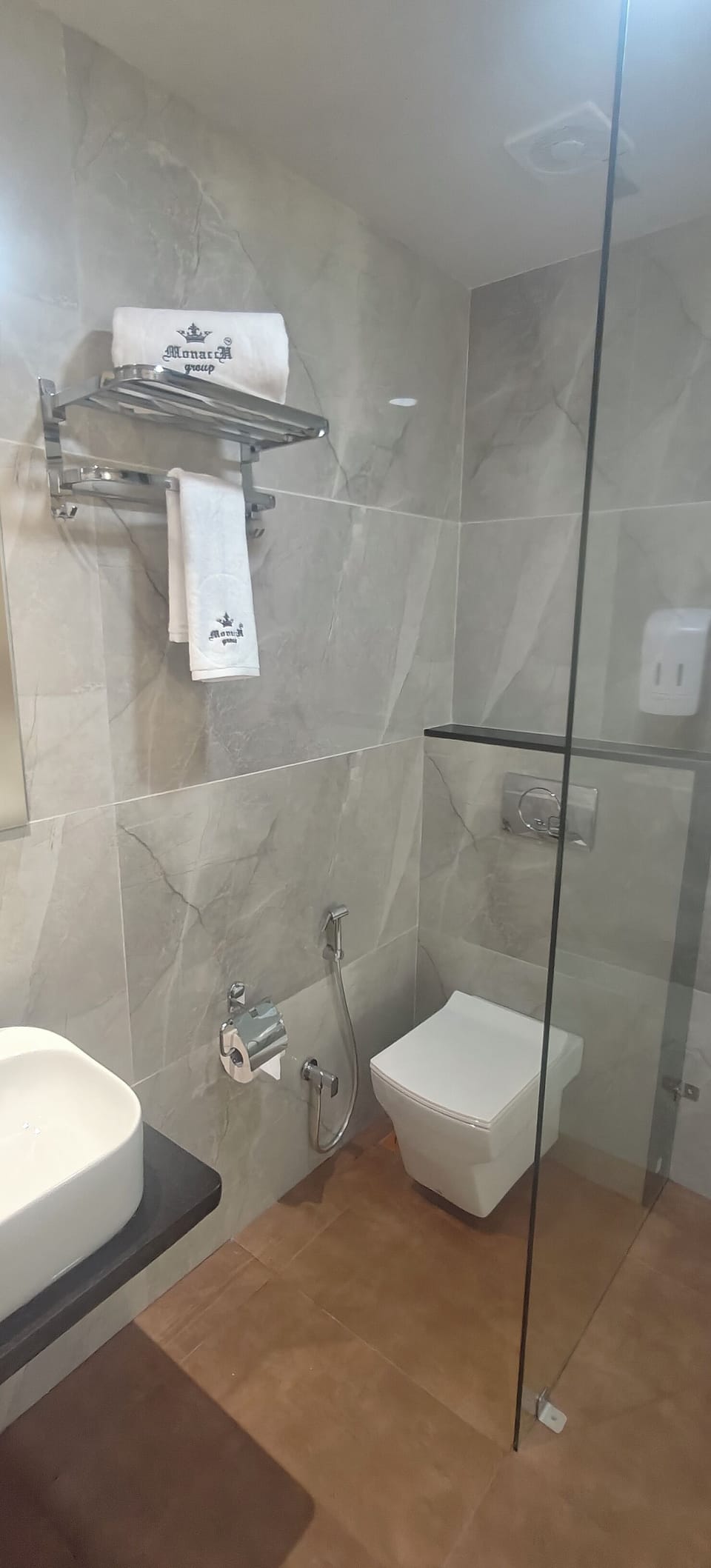 Executive Room | Bathroom | Shower, free toiletries, towels
