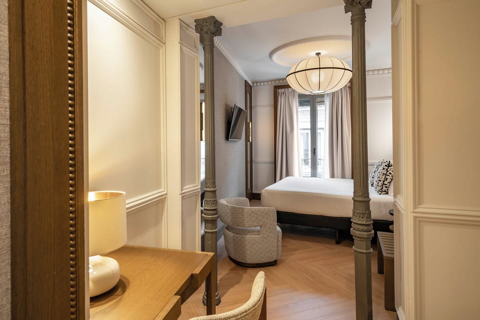 Premium bedding, down comforters, minibar, in-room safe