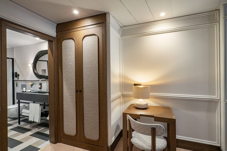 Premium bedding, down comforters, minibar, in-room safe