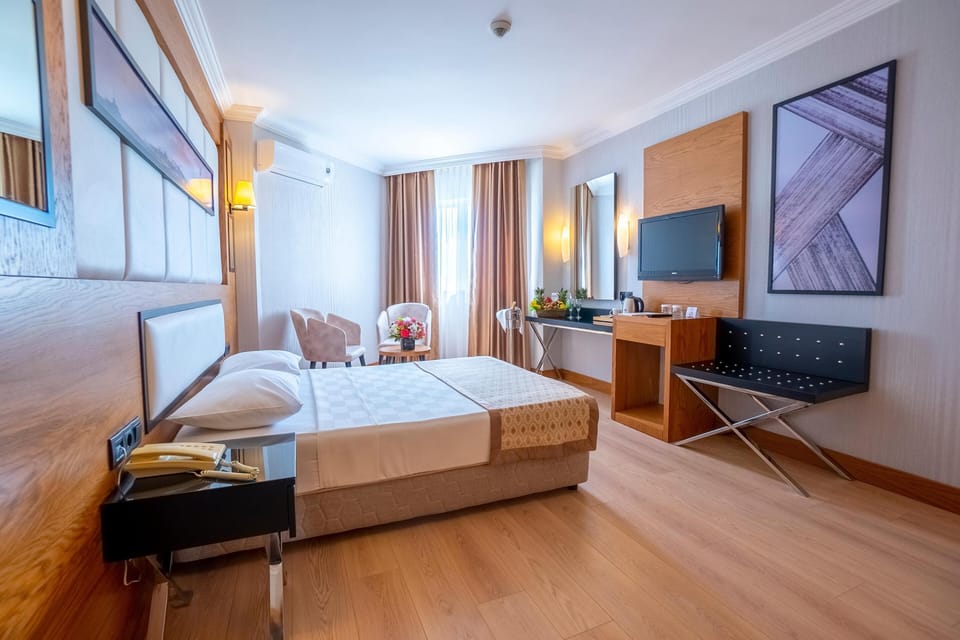 Family Room | Free minibar, in-room safe, desk, laptop workspace