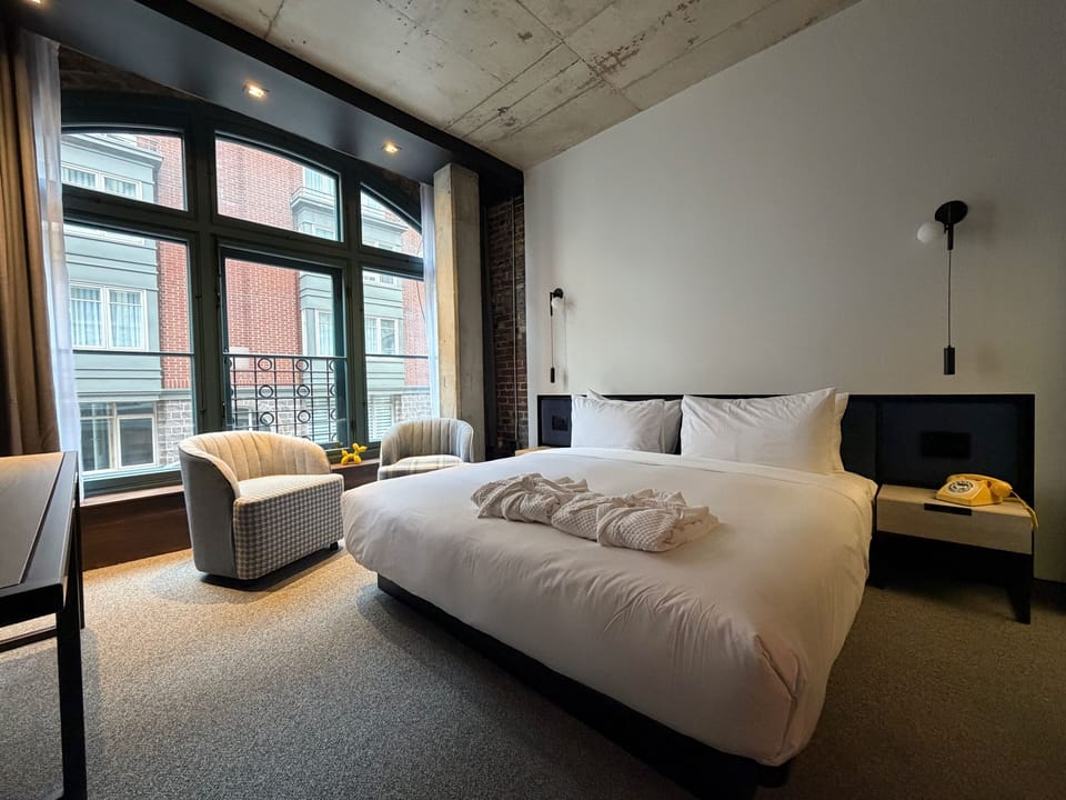 Loft, 1 King Bed, City View | Egyptian cotton sheets, premium bedding, down comforters, pillowtop beds
