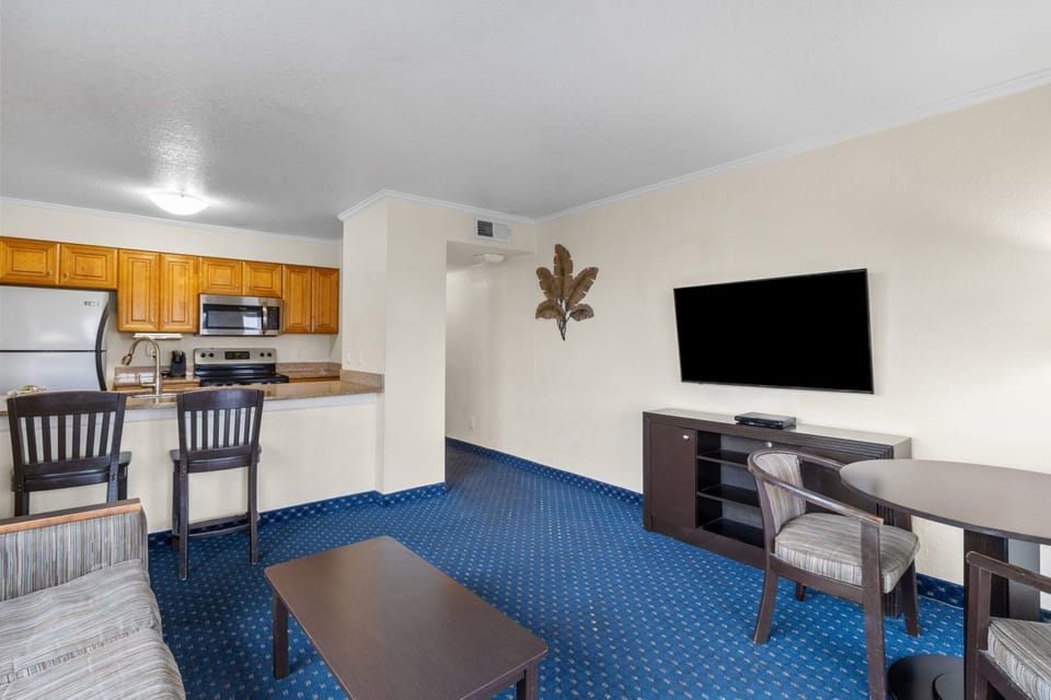 Enjoy a bright and airy living space, complete with a cozy seating area and a fully equipped kitchen.