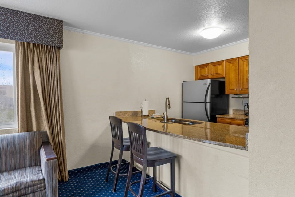 Enjoy casual dining at a sleek bar top, perfect for morning coffee or evening cocktails.