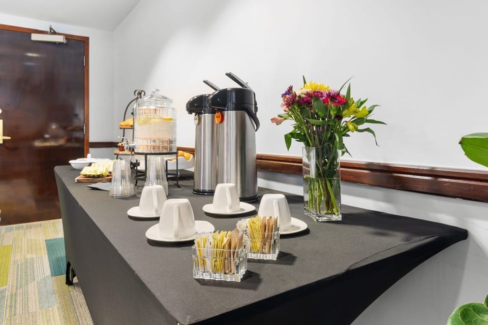 Sip refreshing beverages and enjoy a flower-filled ambiance during your breaks.