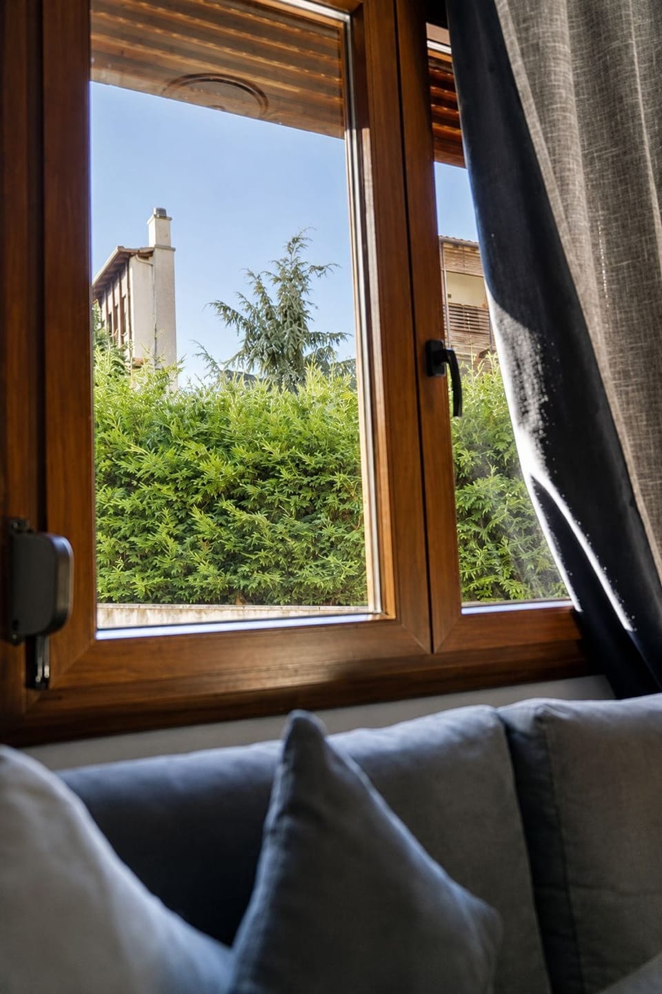 Comfort Apartment, Courtyard View | Living area | Flat-screen TV