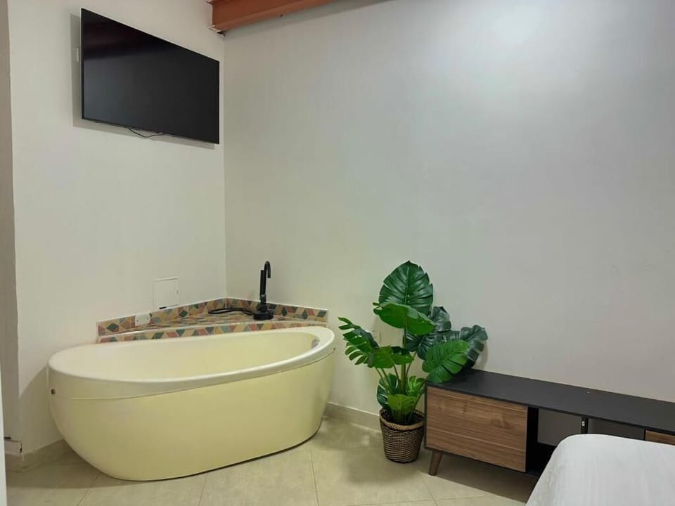 Superior Double Room | Bathroom