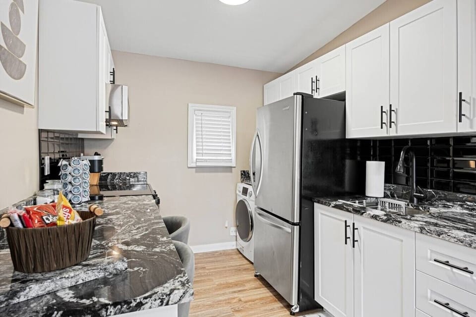 Kitchen & Laundry