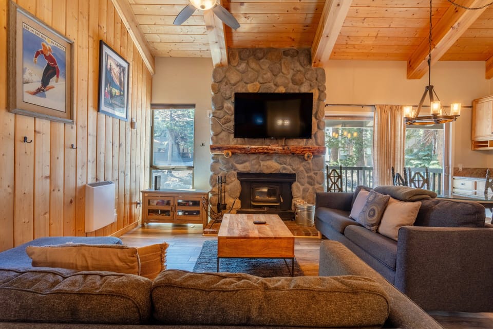 Living room has TV and wood burning fireplace.