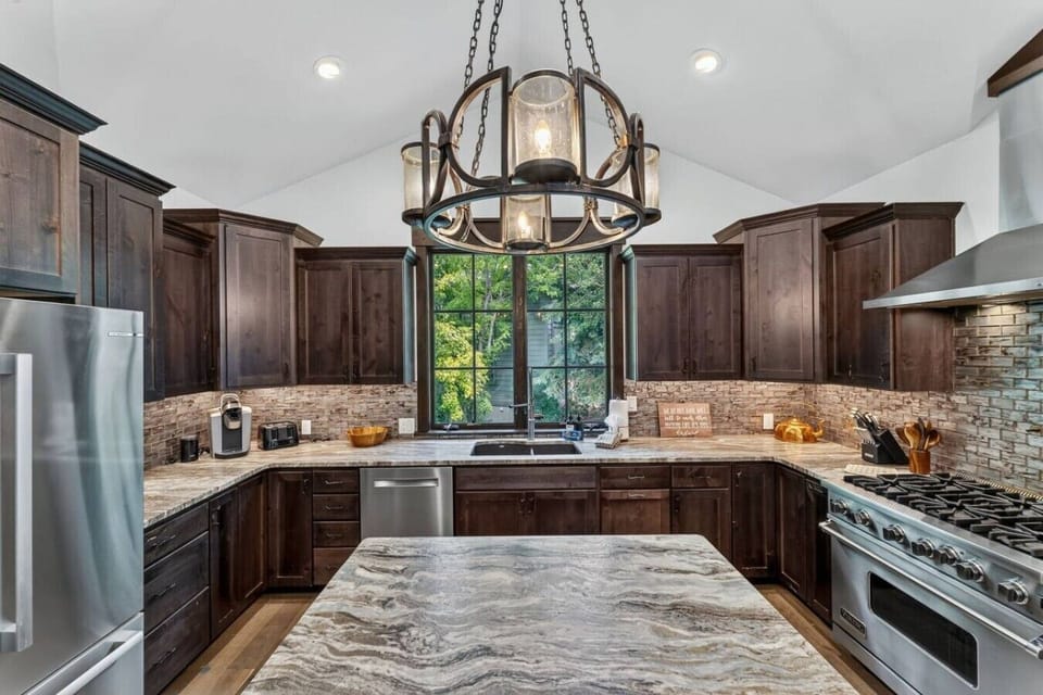 Large, fully equipped chef`s kitchen with updated appliances