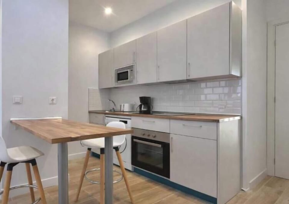 Classic Apartment | Private kitchen | Toaster, cleaning supplies