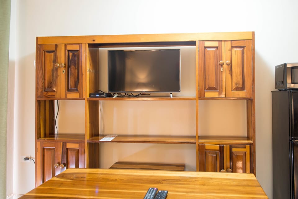 Deluxe Studio, 1 King Bed, Beachside | Room amenity