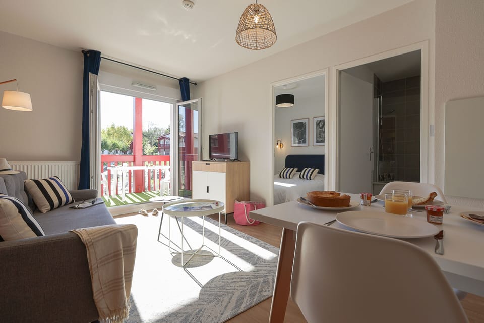 The expansive open-plan living and dining area gives a group of eight all the room they need to relax, dine together, and feel truly at home in Urrugne.