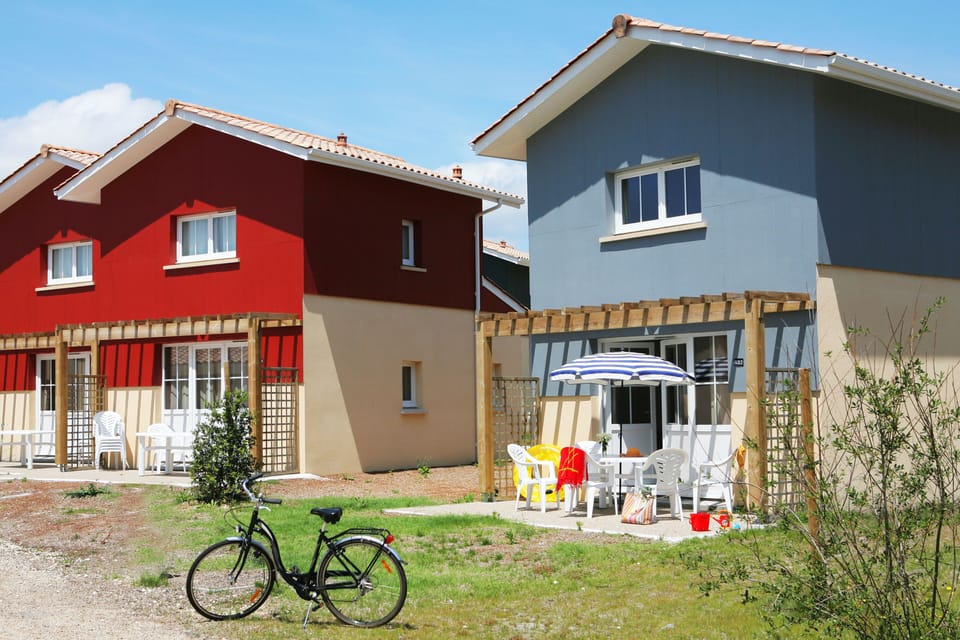 Your home away from home in the Arcachonnais Village — a charming detached-style house set among the trees, with a bike ready for exploring the Bay's famous cycle paths.