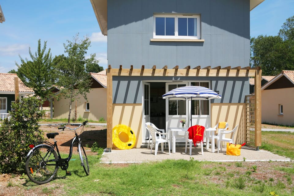 Your Arcachonnais Village house comes with a private terrace and garden furniture — the perfect spot to unwind after a day at the Arcachon Bay beach, just 700 metres away.