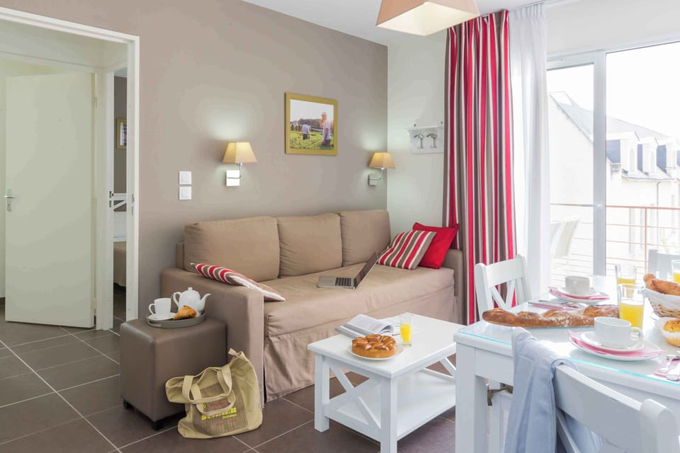 A light-filled living and dining space gives you everything you need to relax and recharge after a day discovering the châteaux and vineyards of the Loire Valley.