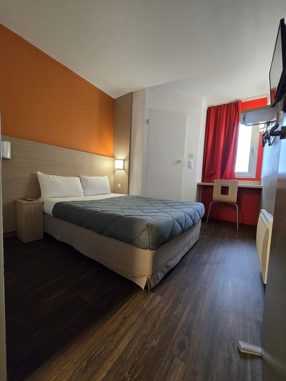 Desk, free WiFi, bed sheets