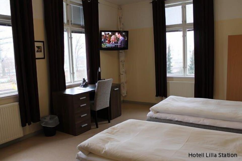 Family Room | Premium bedding, desk, iron/ironing board (on request), WiFi (free)