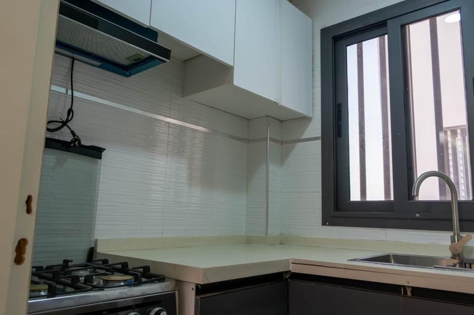 Luxury Single Room, City View | Private kitchen | Mini-fridge, oven, stovetop, cookware/dishes/utensils