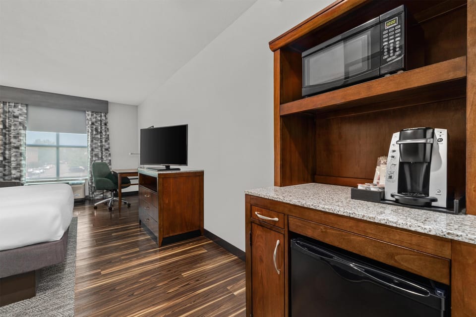 Room, 1 King Bed | Desk, laptop workspace, blackout drapes, iron/ironing board