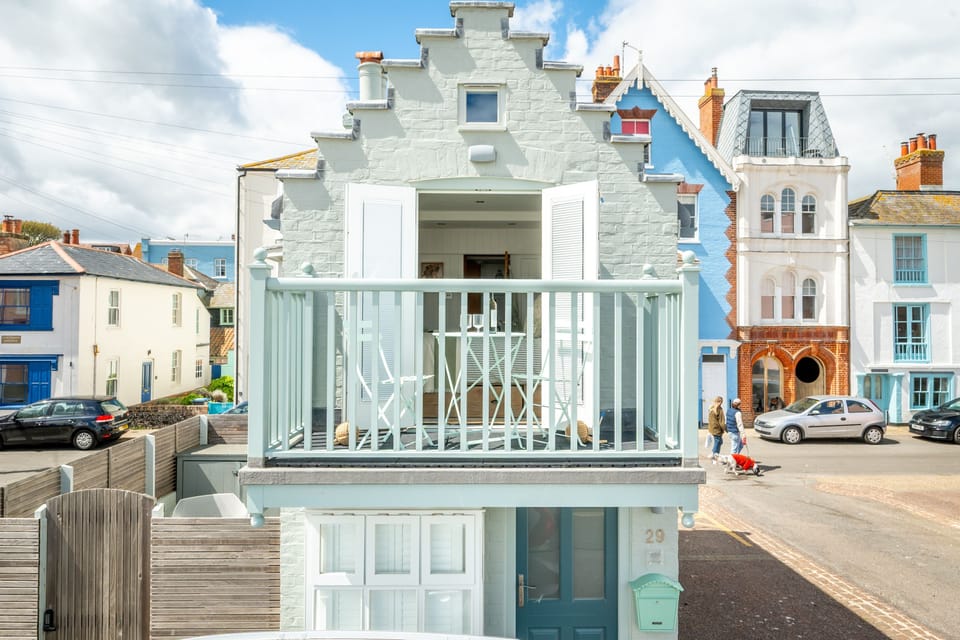 Fantasia, Aldeburgh: Escape together beside the sea