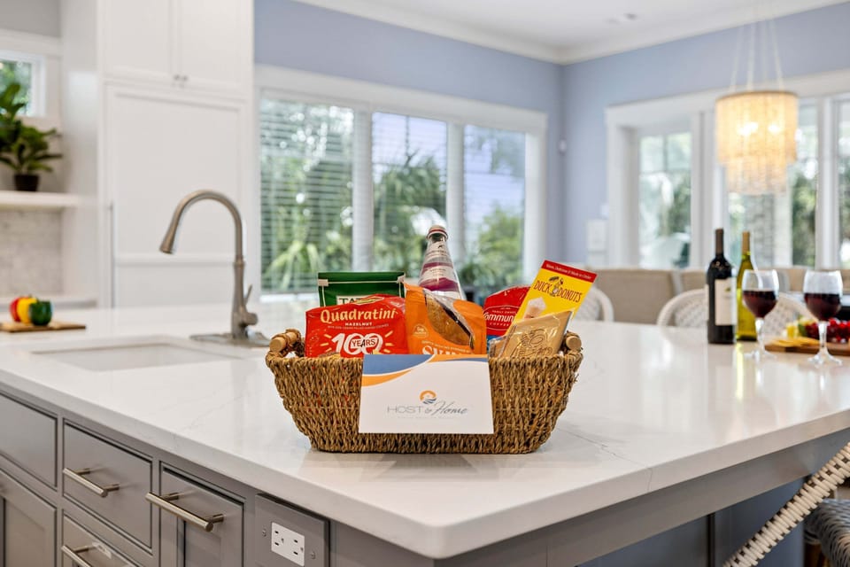 Enjoy a curated welcome basket upon entry!
