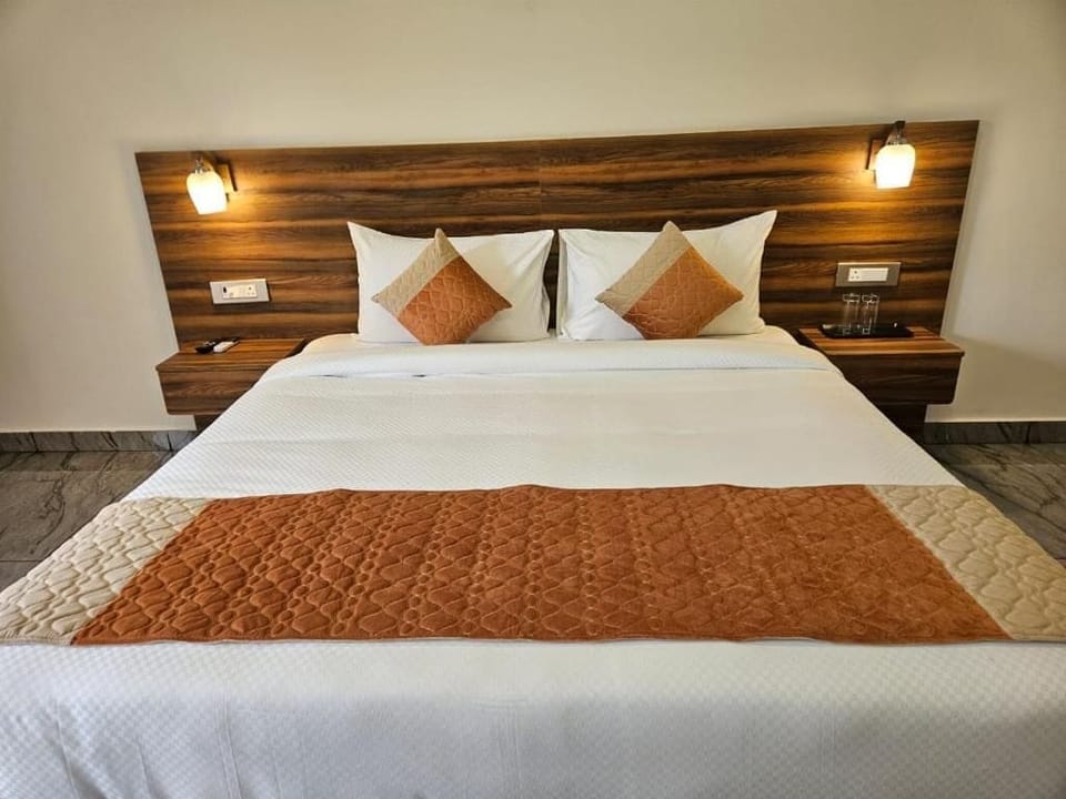 Superior Double Room, Garden View | In-room safe, desk, free WiFi