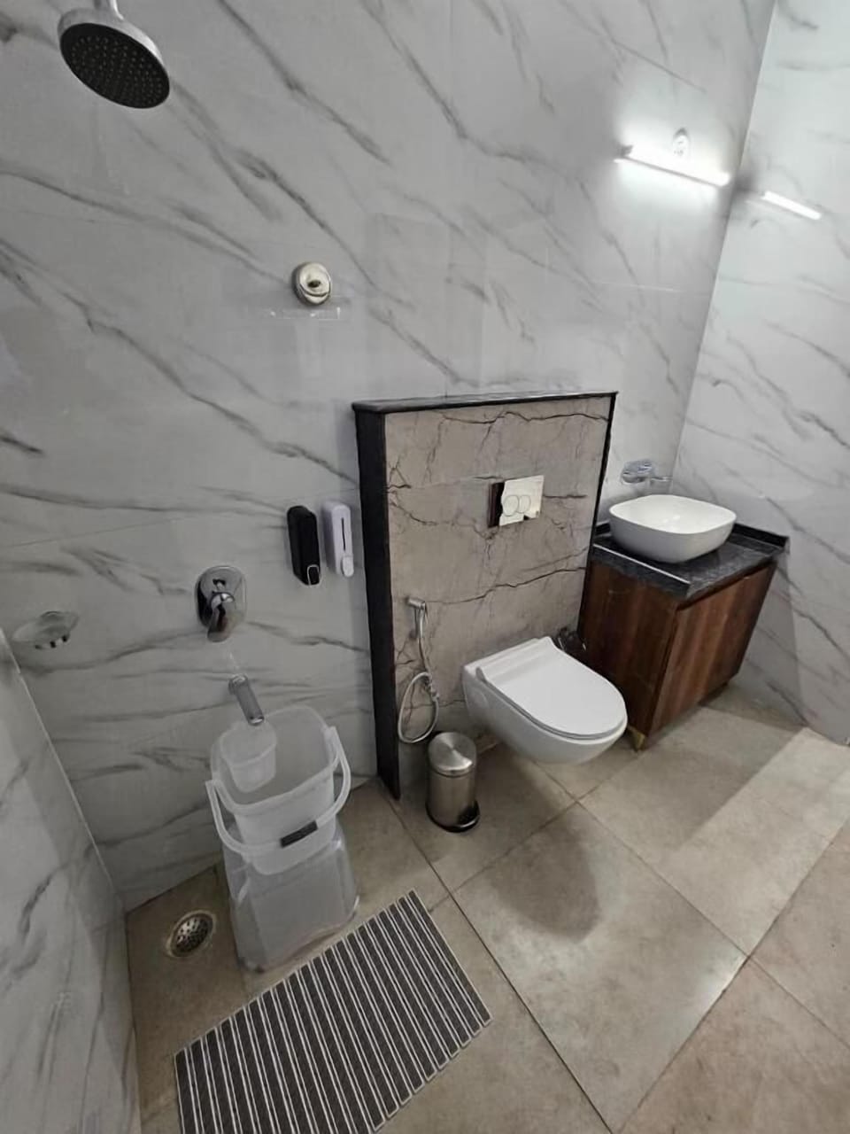 Deluxe Double Room, Garden View | Bathroom | Shower, free toiletries, bathrobes, slippers