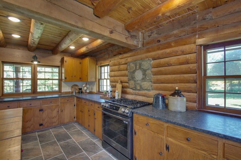 Kitchen | Wood Cabinet Kitchen | Range & Prep Space