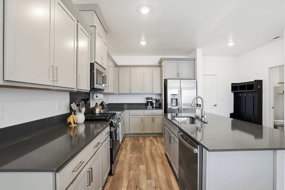 Modern Fully Equipped Kitchen