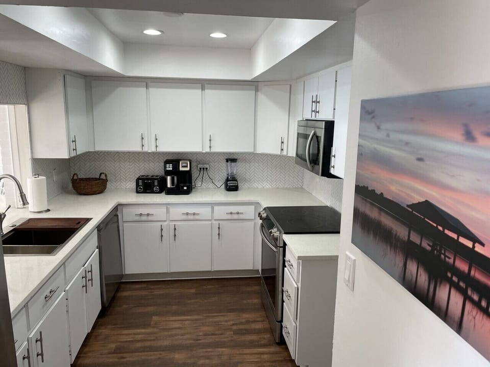 Kitchen | Herringbone Backsplash & Modern Finishes