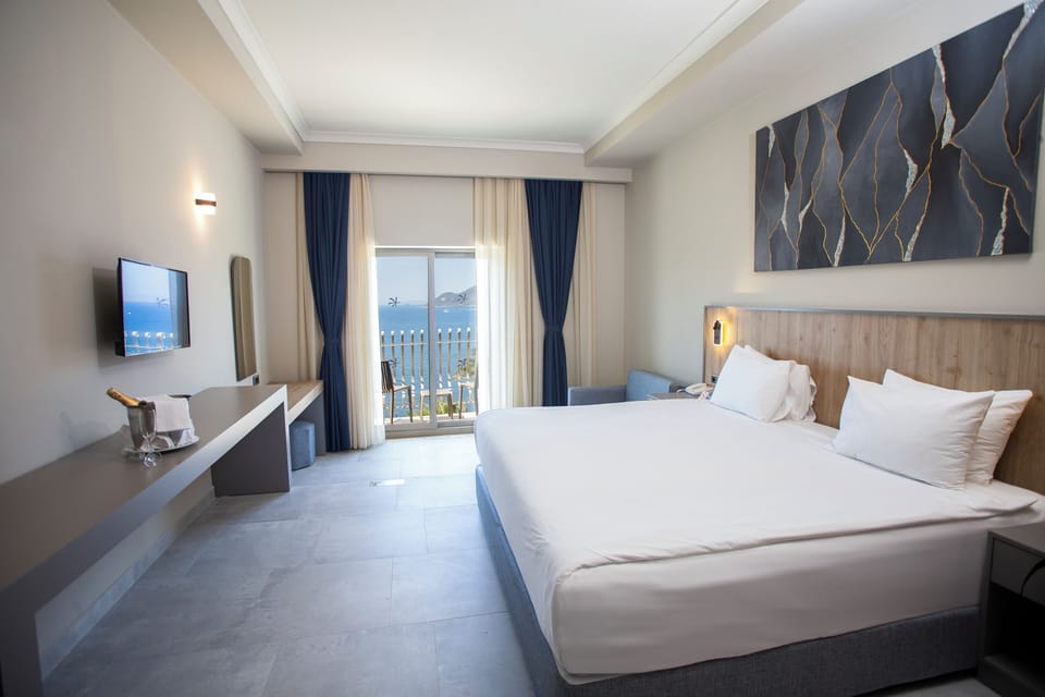 Minibar, in-room safe, desk, bed sheets