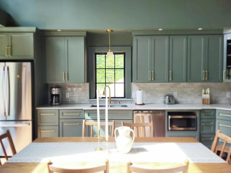 Kitchen & Dining