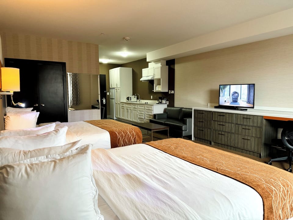 Double Room, Non Smoking, Kitchenette | Blackout drapes, soundproofing, iron/ironing board, free WiFi