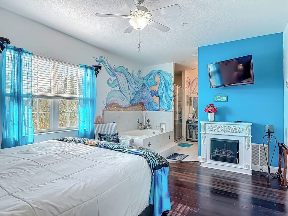 Mermaid Suite | Premium bedding, in-room safe, iron/ironing board, WiFi (free)