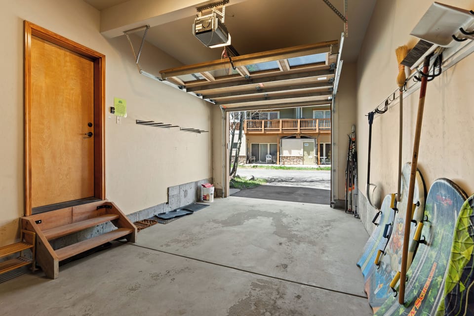 Garage for 1 Vehicle