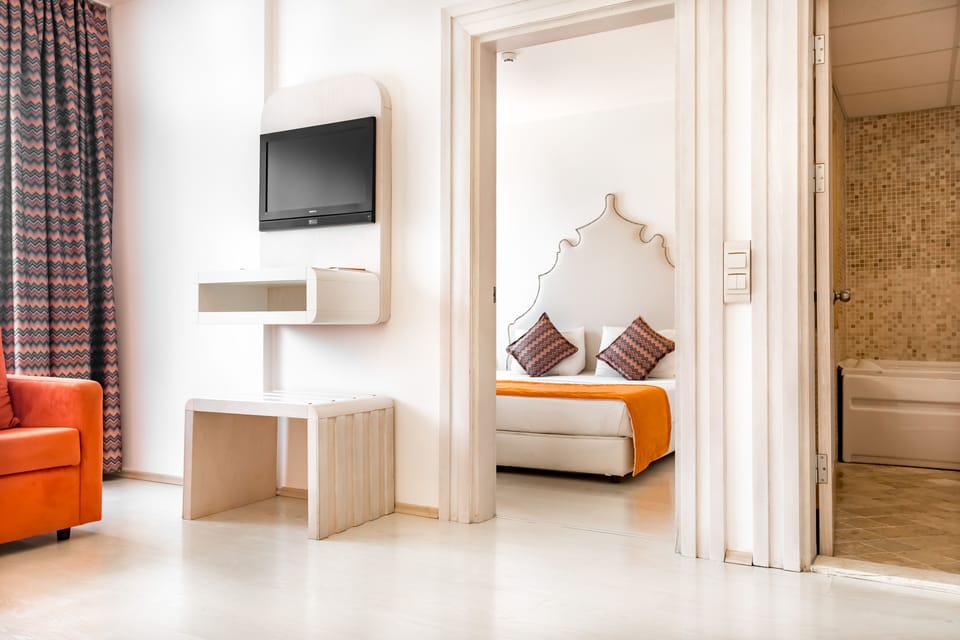 Suite Land View Adult Only | In-room safe, free WiFi
