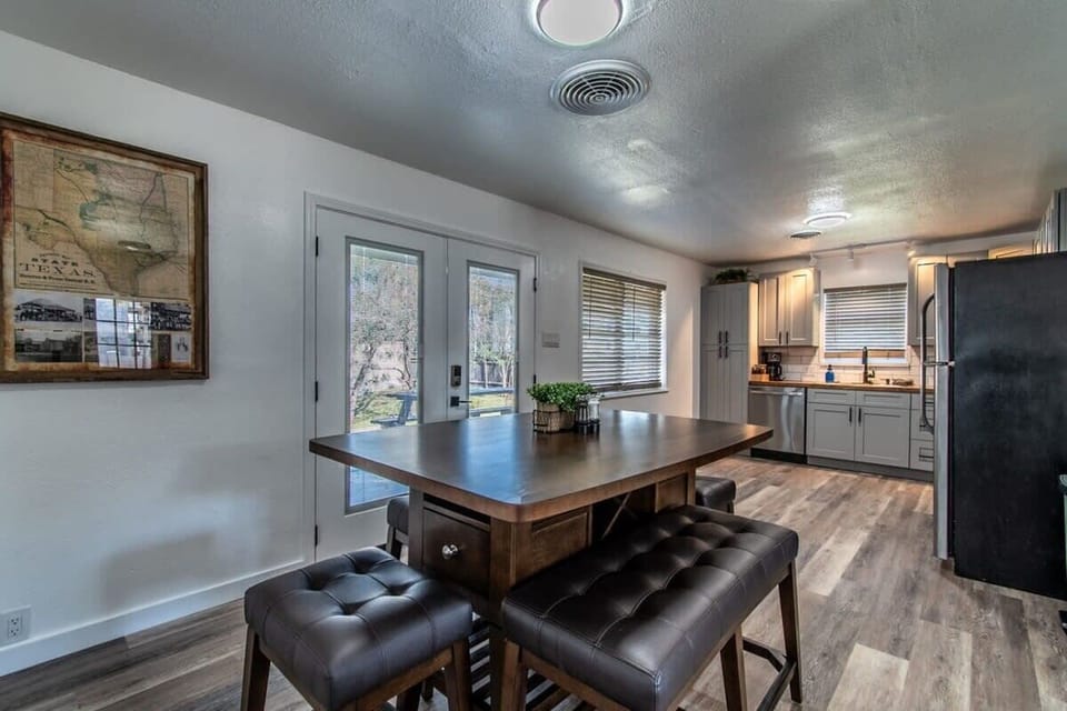 House, Multiple Beds, Hot Tub, Garden View (102 Aberdeen) | Dining