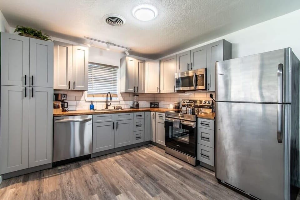 House, Multiple Beds, Hot Tub, Garden View (102 Aberdeen) | Private kitchen