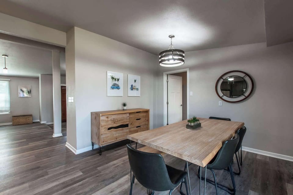House, Multiple Beds, Hot Tub, Garden View (5826 Hinman) | Dining