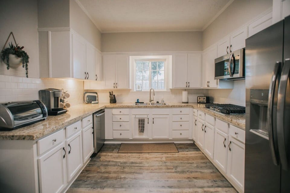 This kitchen is perfect with all the extras you may need