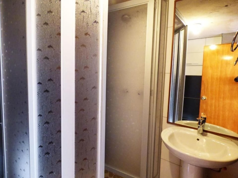 Superior Twin Room, Patio, City View | Bathroom