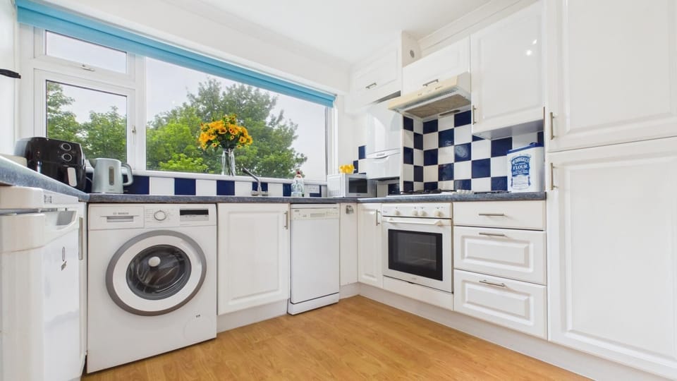 Golwg y Môr - 2 Bedroom Apartment - Tenby (28879)