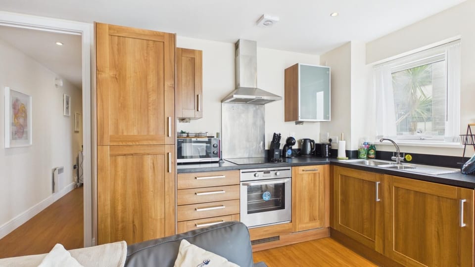 Meridian Bay - 1 Bedroom Apt - Swansea (10769)