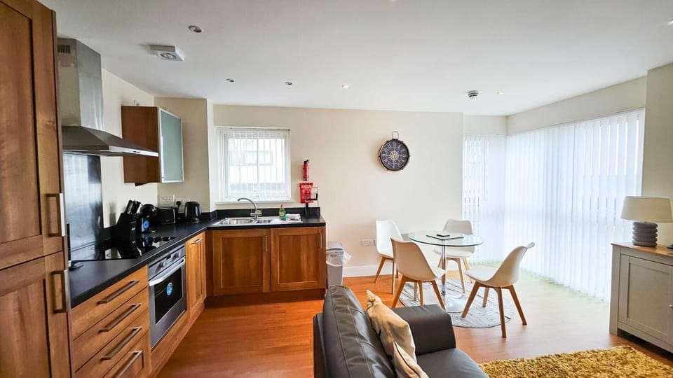 Meridian Bay - 1 Bedroom Apt - Swansea (10542)